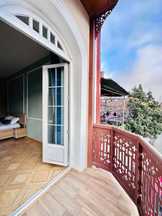 Hotel Embassy Тбилиси Экстерьер фото