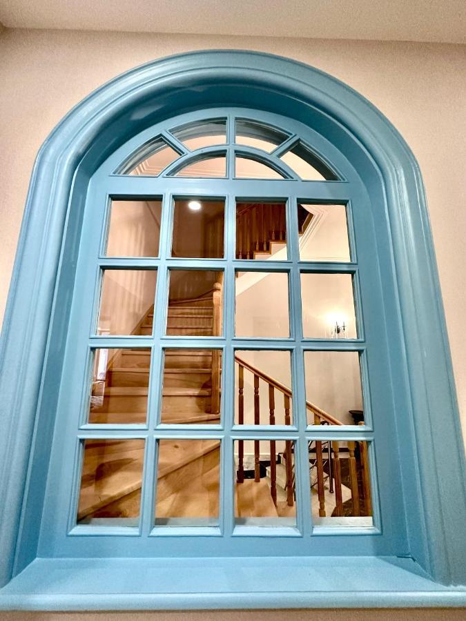 Hotel Embassy Тбилиси Экстерьер фото