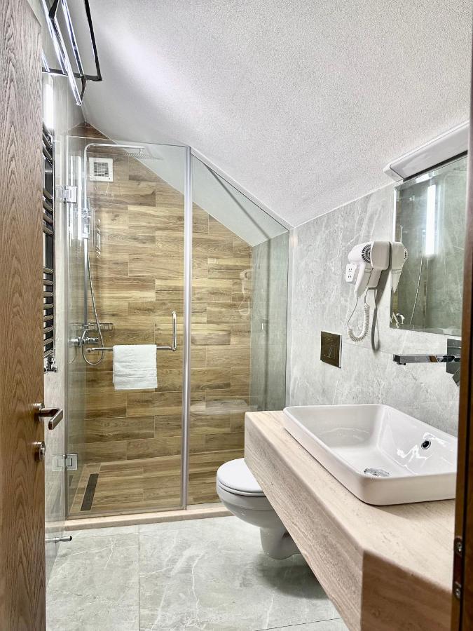 Hotel Embassy Тбилиси Экстерьер фото