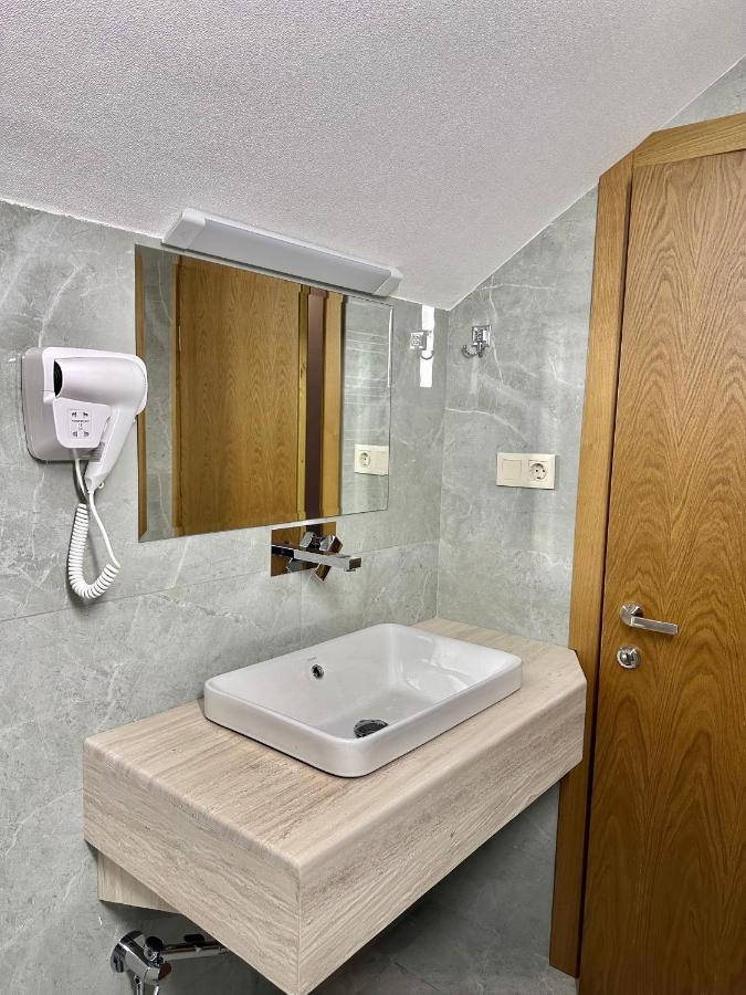 Hotel Embassy Тбилиси Экстерьер фото