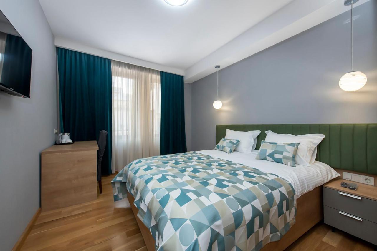 Hotel Embassy Тбилиси Экстерьер фото